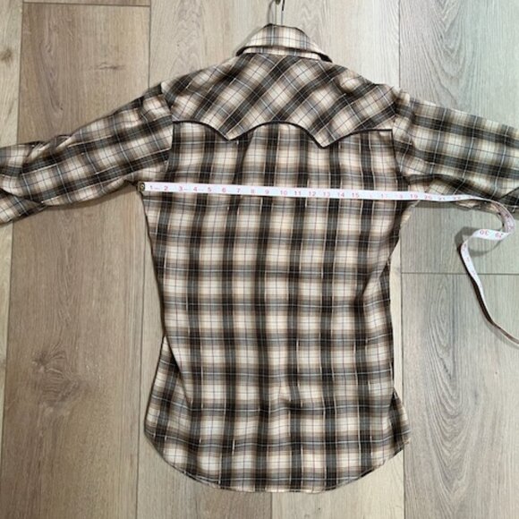 Vintage Levi’s Plaid Button Up - Picture 9 of 9